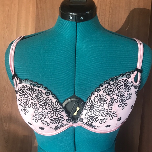 Victoria’s Secret pink and black lace push up bra - Picture 1 of 10